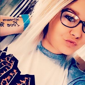 Meet your Posher, Ambrr